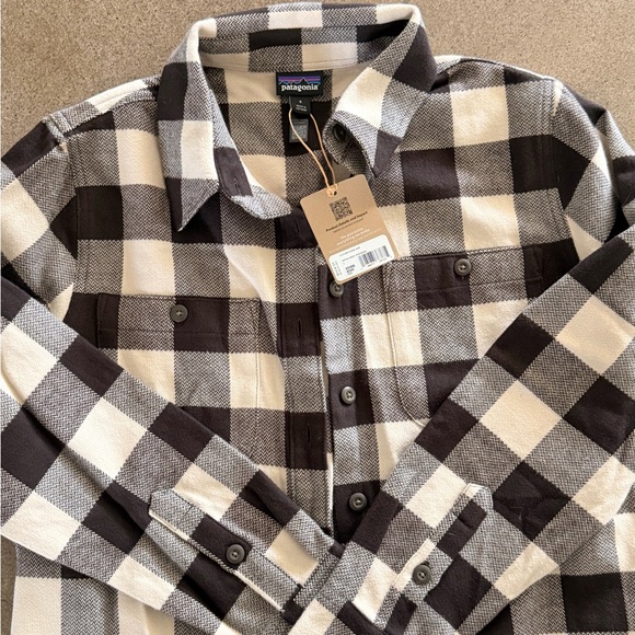 Patagonia Tops - Patagonia Women’s Plaid Shirt in Black and Cream